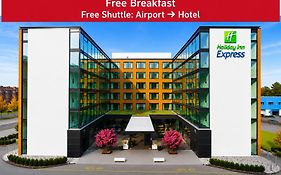 Holiday Inn Express Zuerich Airport By Ihg